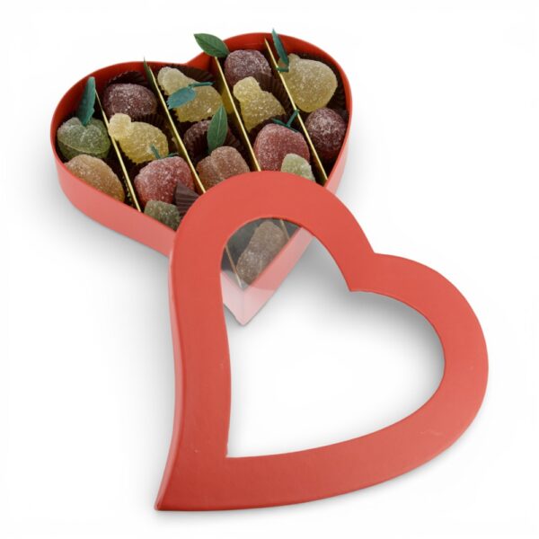 Cœur rouge ouvert avec 17 pâtes de fruits colorées aux saveurs variées
