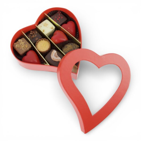 Cœur rouge ouvert contenant 10 chocolats assortis au lait, noir et blanc