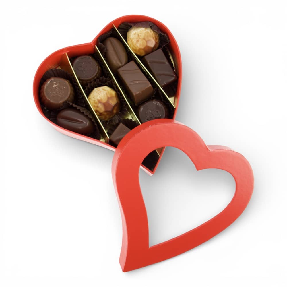 Cœur rouge ouvert contenant 10 chocolats sans sucre ajouté