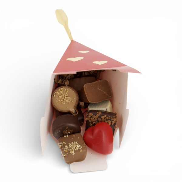Sweet Valentine chocolats – vue rapprochée du coffret pyramidal
